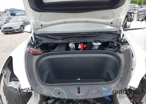 2023 Tesla Model Y Awd/Long Range Dual Motor All-Wheel Drive z USA, uszkodzony, nr VIN 7SAYGDEE9PA139906